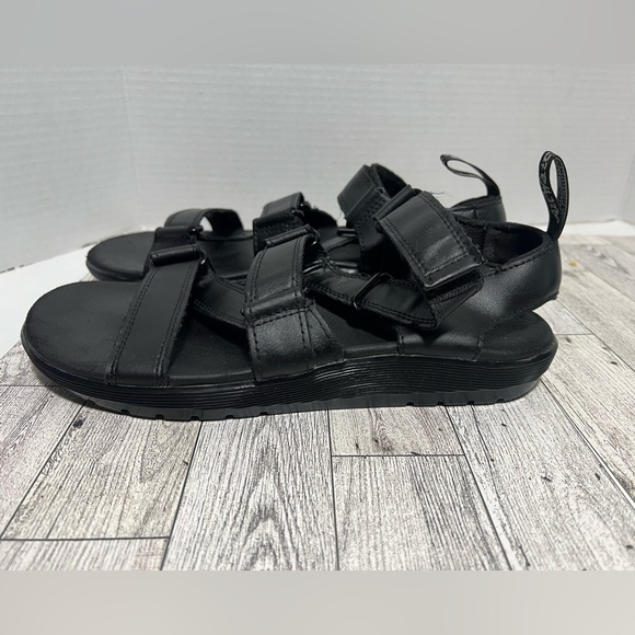 Dr. Martens Shoes - Dr. Martens Black Redfin Sandals size 9 flats